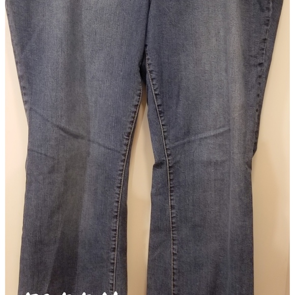 Torrid Relaxed Boot Jeans - Picture 4 of 6